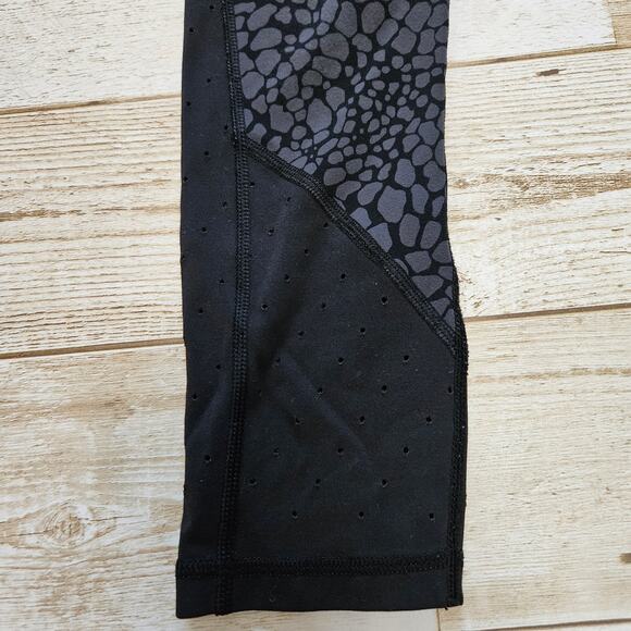Athleta TruCool Capri Leggings Crocodile Stealth SZ XXS Small Yoga Black 348588 - Picture 3 of 13